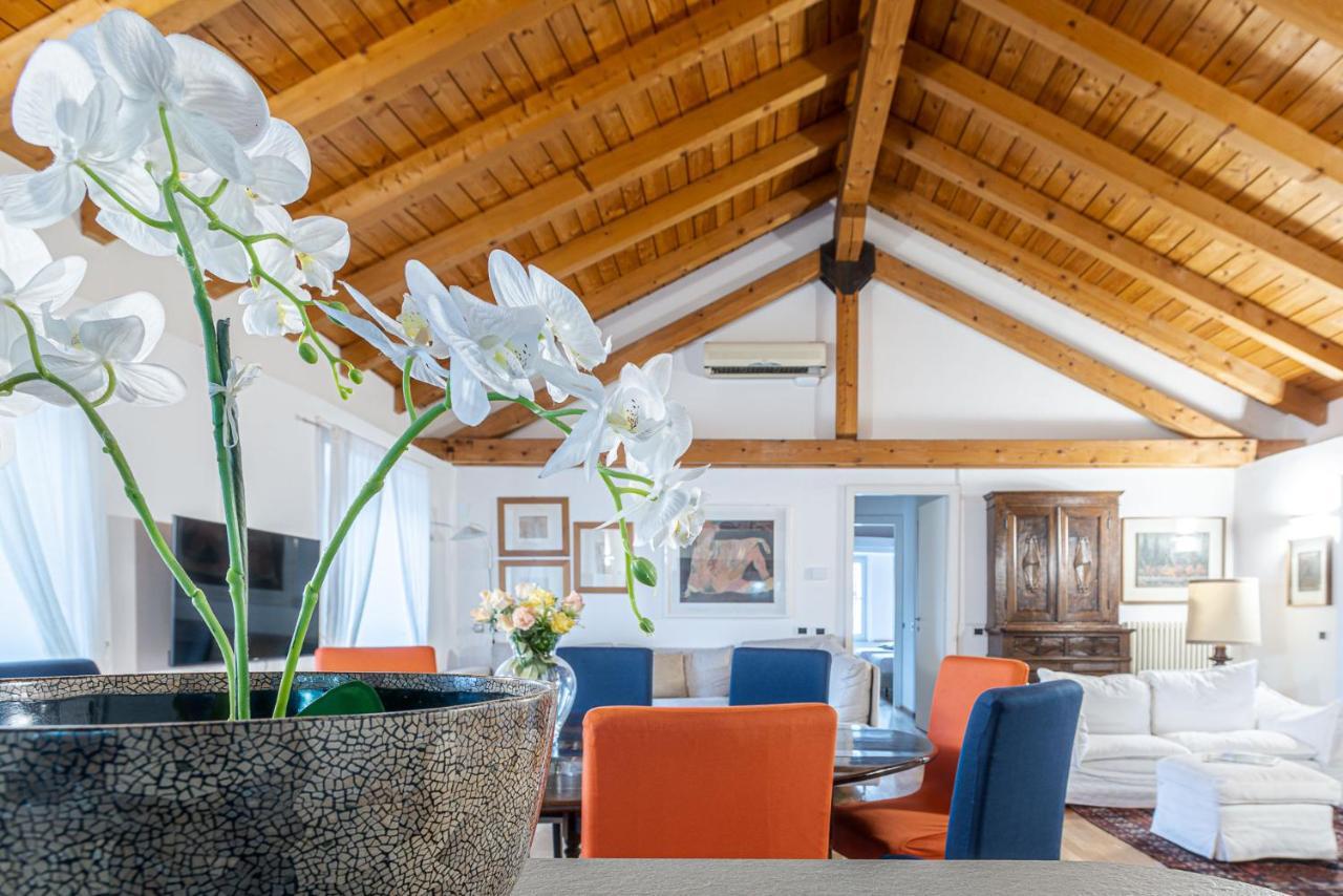 A Casa Nuccia Mansarda By Holiday Solutions 코모 외부 사진